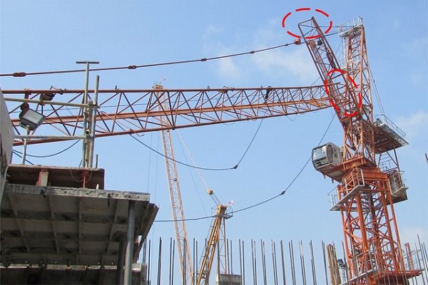 سقوط جرثقیل برجی