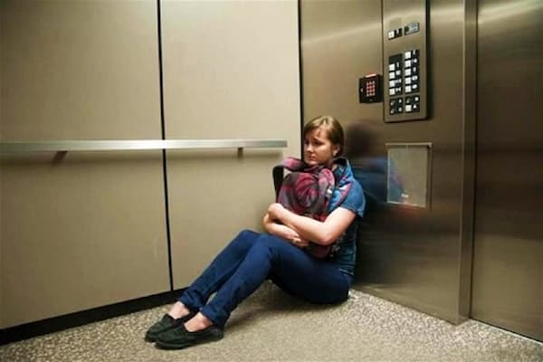 اقدامات گیرکردن در آسانسور